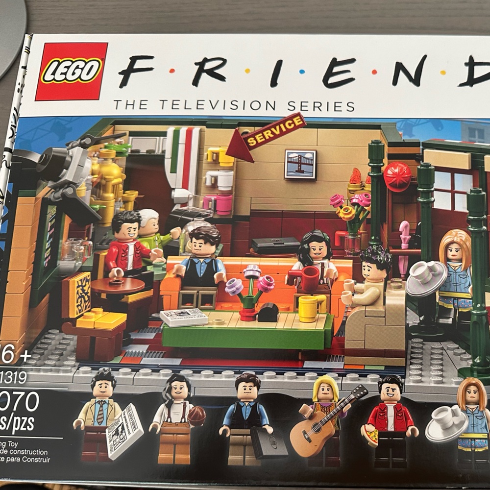 NWOT Friends Central Perk Lego set
